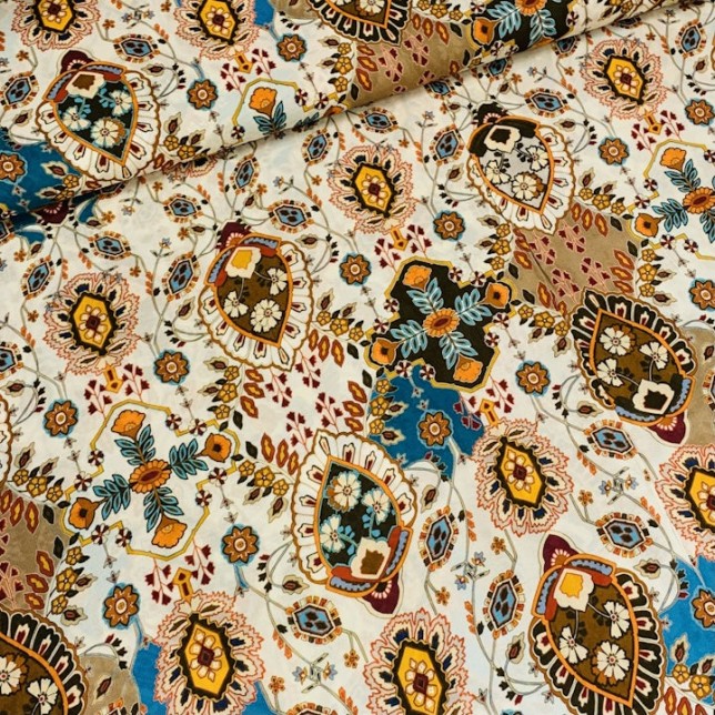 Voile crêpe zand met oranje folklore print